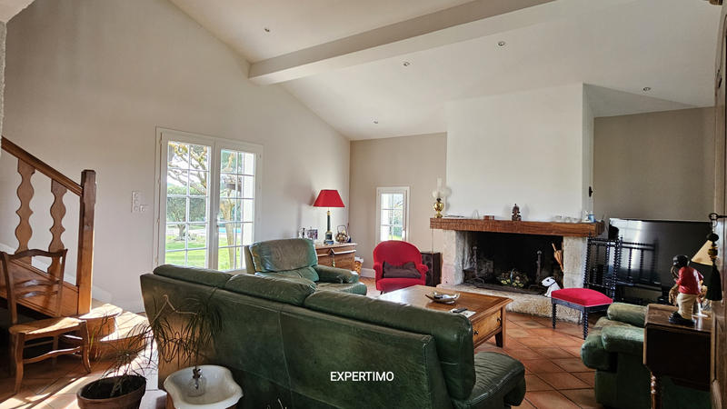 Maison - 220 m² - 9 pièces