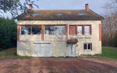 Maison traditionnelle - 220 m² - 8 pièces