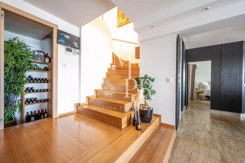 Villa - 265 m² - 6 pièces