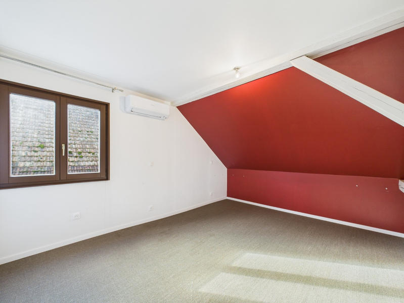 Maison - 143 m² - 8 pièces