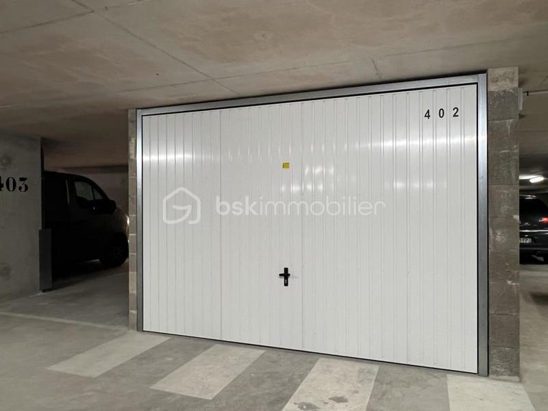 Parking / Garage - 167 m²