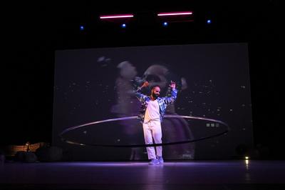 Saison Culturelle &gt; Cirque &quot;Sortir par la porte, une tentative d'évasion&quot;