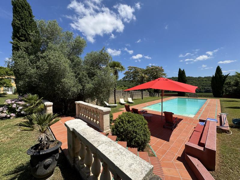 Maison - 398 m² - 12 pièces