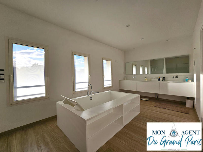 Maison - 480 m² - 10 pièces