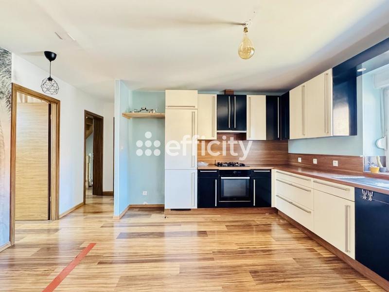 Maison - 248 m² - 7 pièces