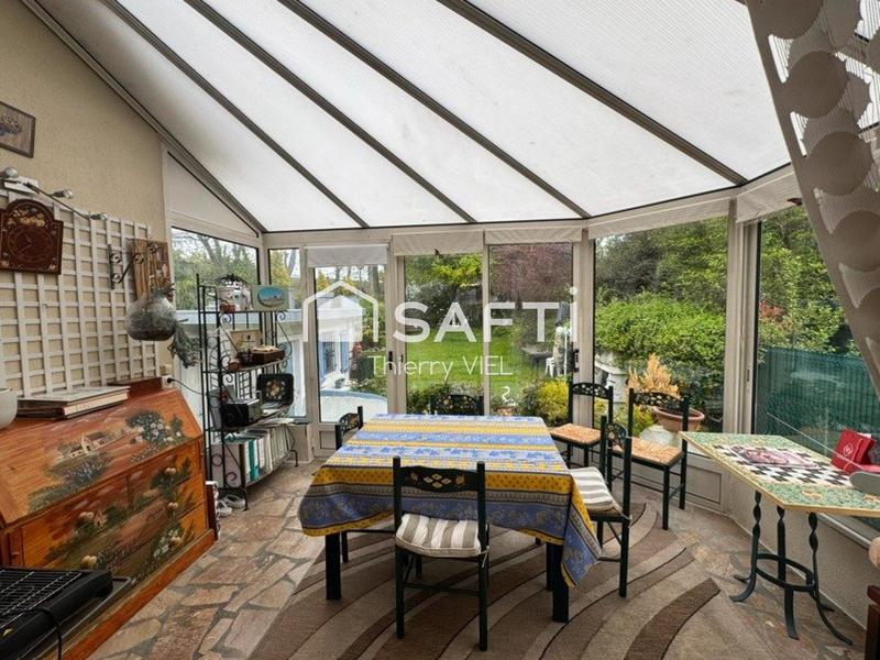 Maison - 219 m² - 8 pièces