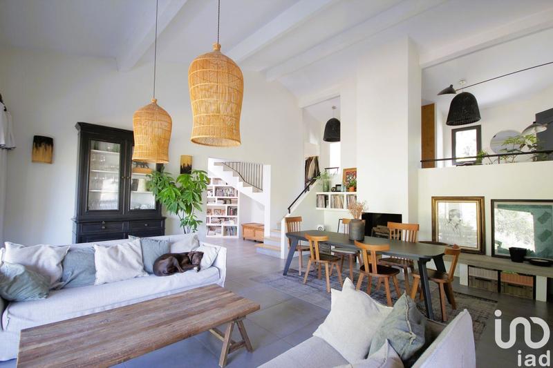 Maison - 300 m² - 10 pièces