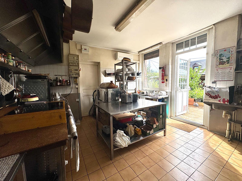 Demeure - 250 m² - 6 pièces