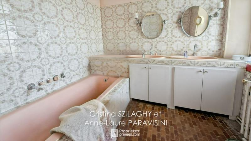 Maison - 210 m² - 10 pièces