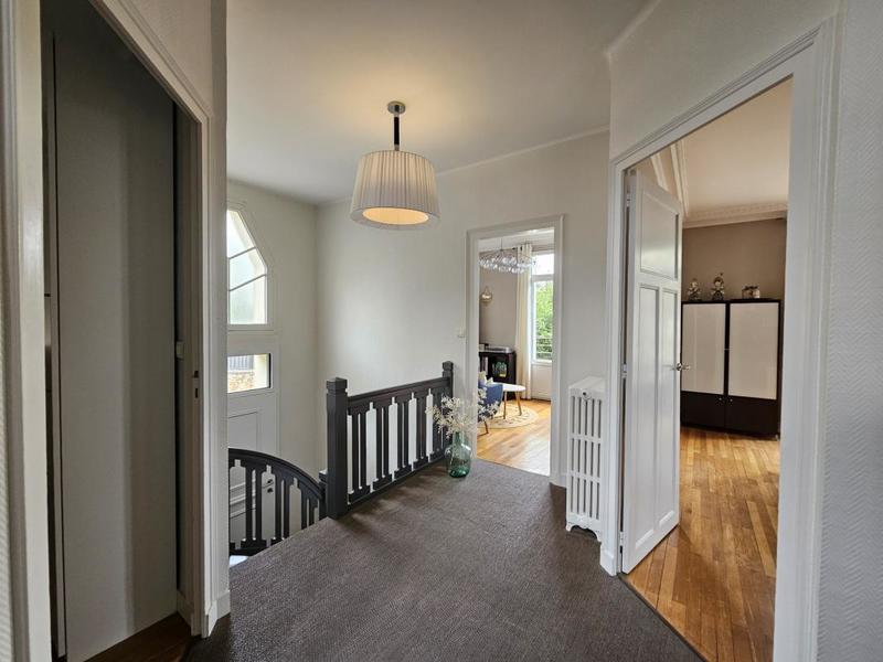 Maison - 251 m² - 10 pièces