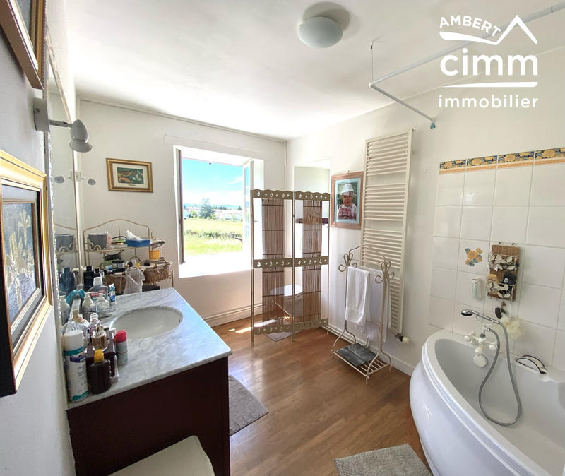 Maison - 208 m² - 8 pièces