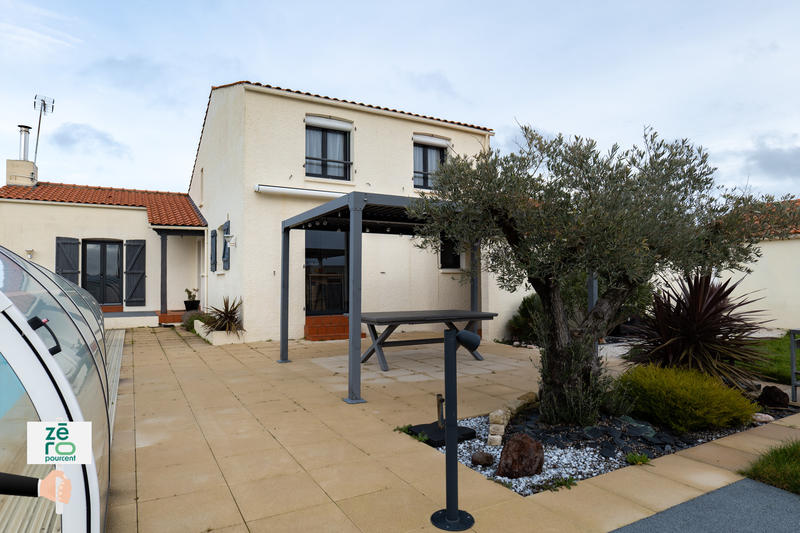 Maison - 211 m² - 8 pièces