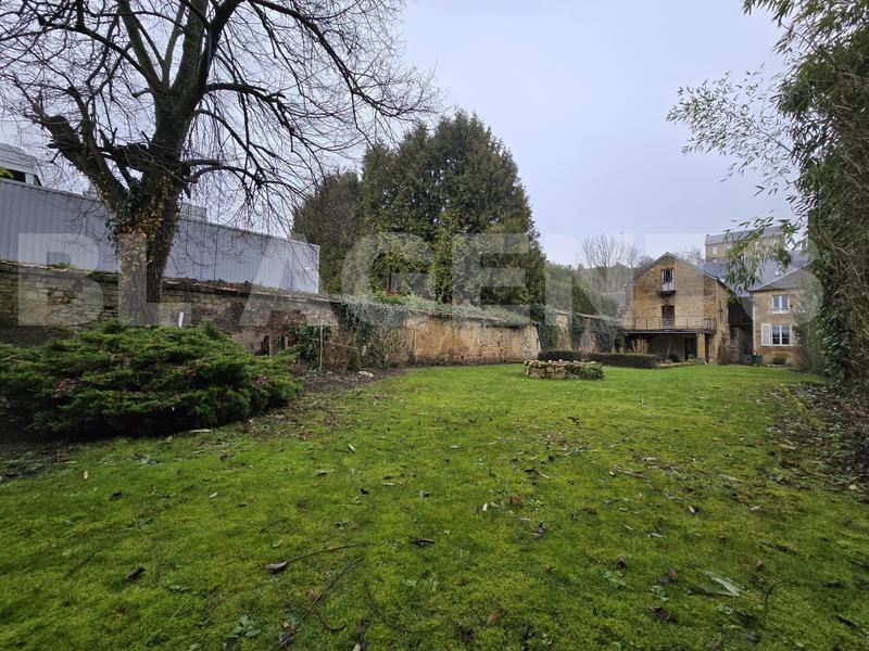 Maison - 260 m² - 10 pièces