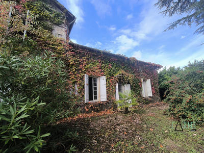 Maison - 210 m² - 6 pièces