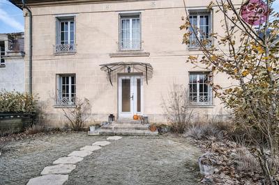 Maison en pierre - 228 m² - 7 pièces