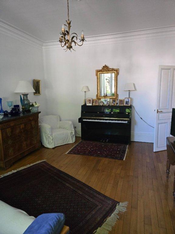 Propriété - 202 m² - 10 pièces