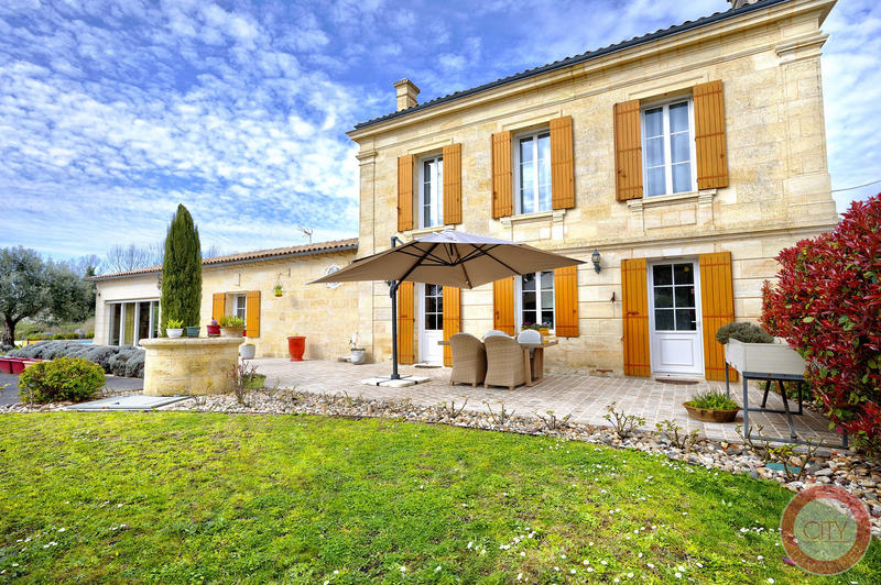 Maison ancienne - 247 m² - 6 pièces