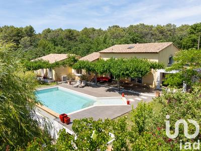 Maison - 290 m² - 6 pièces