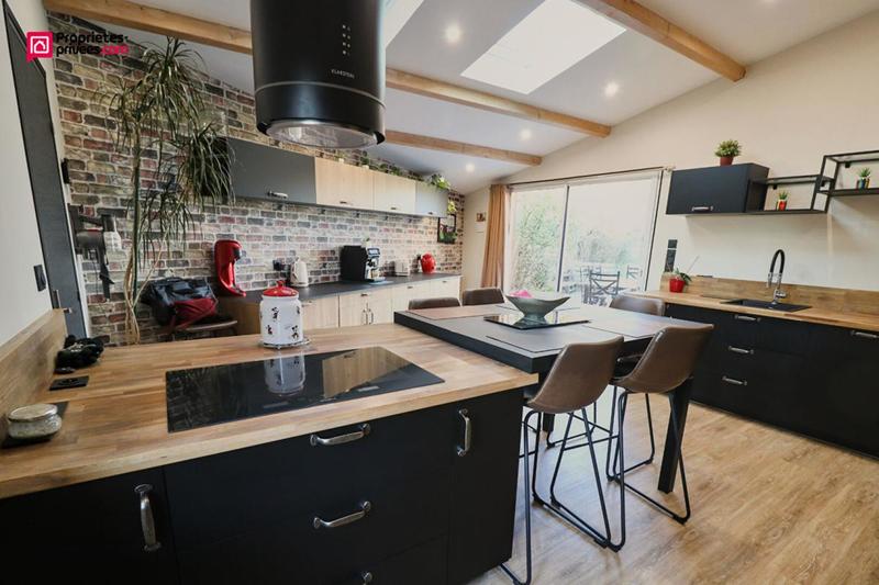 Maison - 232 m² - 7 pièces