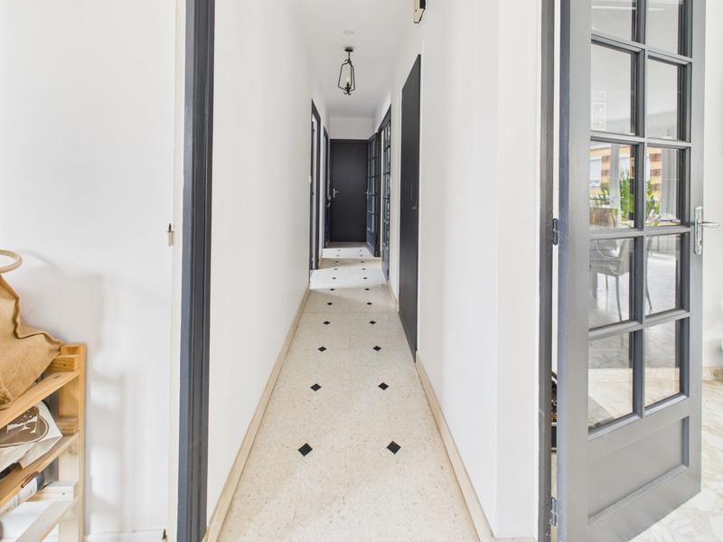 Maison - 235 m² - 7 pièces