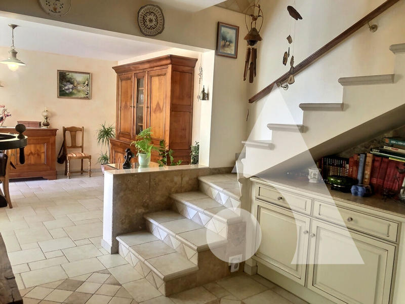 Maison - 275 m² - 6 pièces