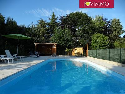 Maison - 215 m² - 10 pièces