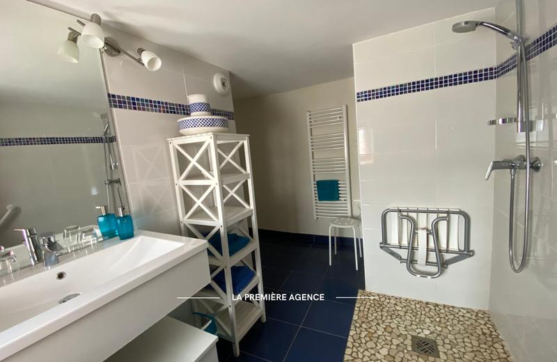 Maison traditionnelle - 271 m² - 10 pièces