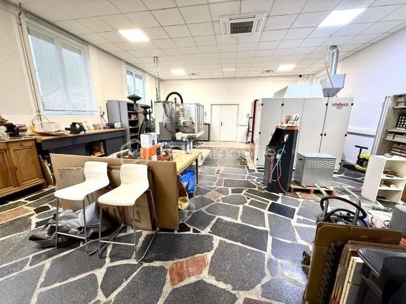 Local commercial - 146 m² - 2 pièces