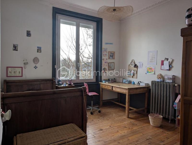 Demeure - 233 m² - 10 pièces