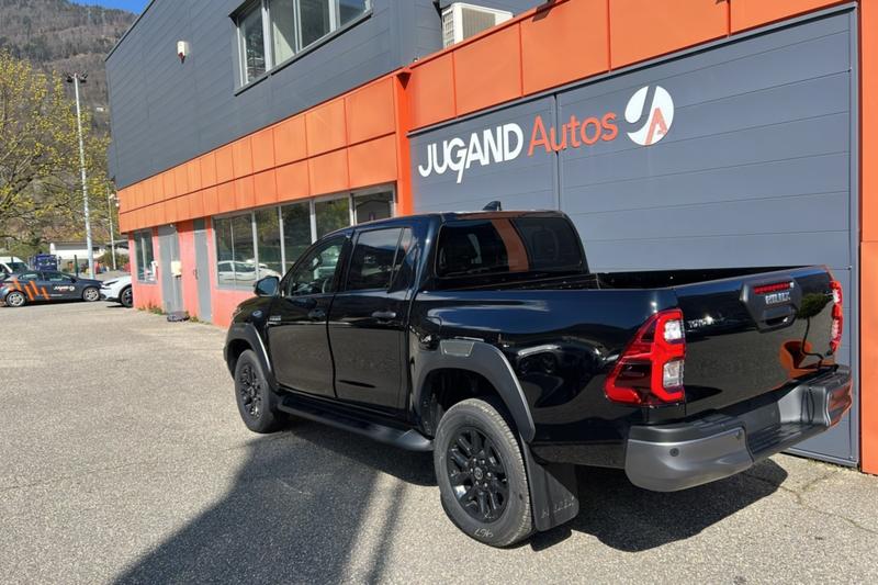 Toyota Hilux 2.8 204 Bva Invincible 4p