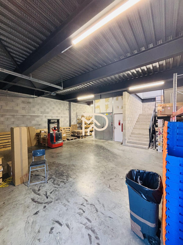 Entrepôt - 1 149 m²