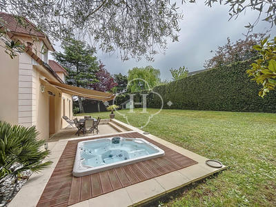 Maison - 168 m² - 8 pièces