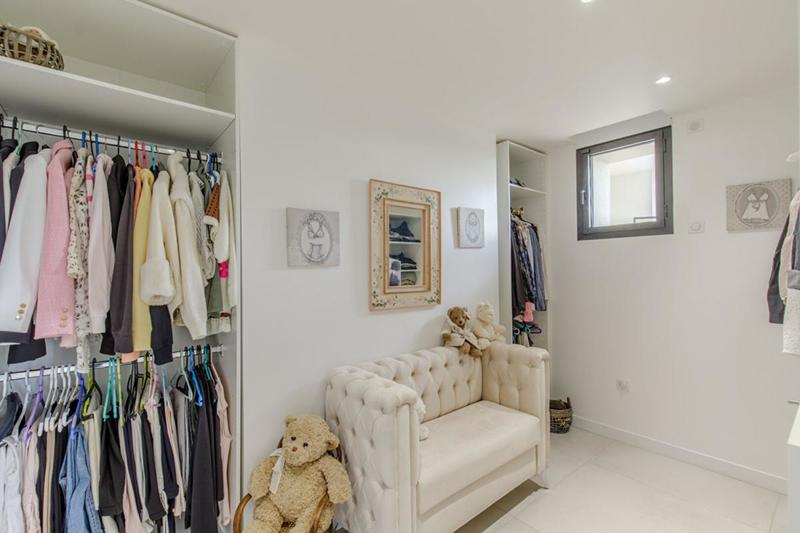 Maison - 275 m² - 9 pièces