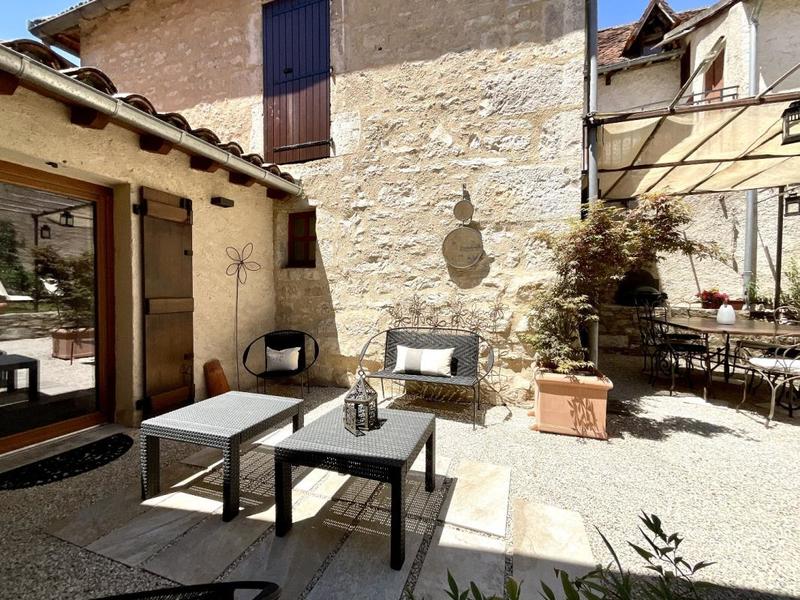 Demeure - 140 m² - 9 pièces