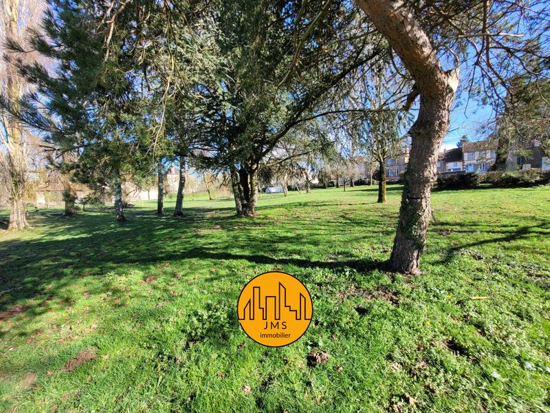 Maison - 275 m² - 11 pièces