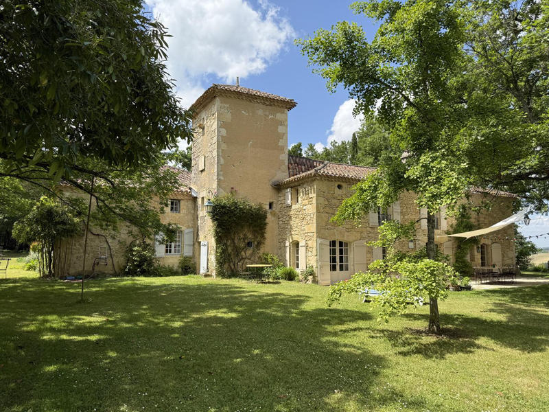 Maison - 428 m² - 15 pièces