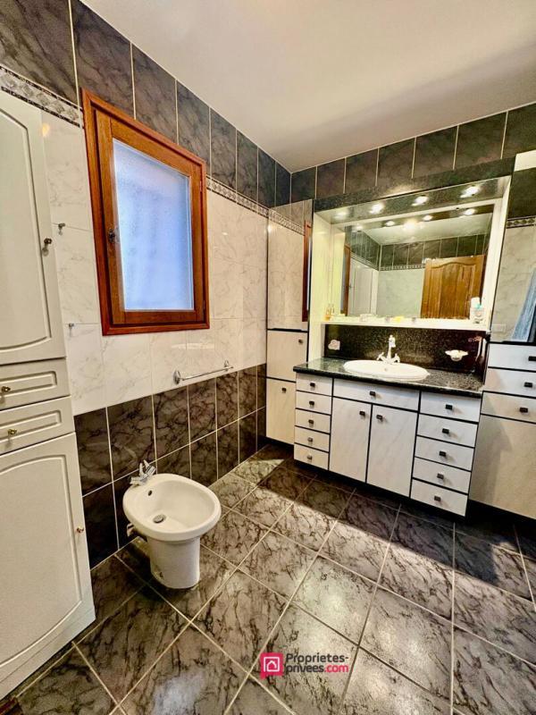 Villa - 220 m² - 7 pièces