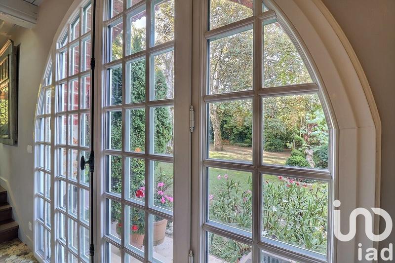 Maison - 250 m² - 10 pièces