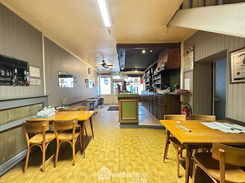 Maison - 305 m² - 12 pièces