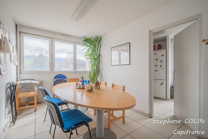 Immeuble - 1 700 m² - 46 pièces