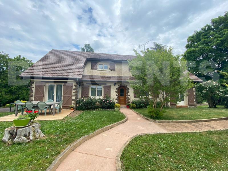 Pavillon - 172 m² - 8 pièces