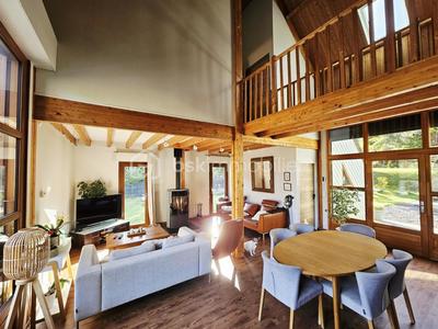 Propriété - 145 m² - 5 pièces