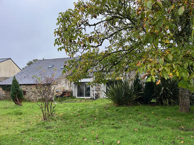 Maison - 1 180 m² - 5 pièces