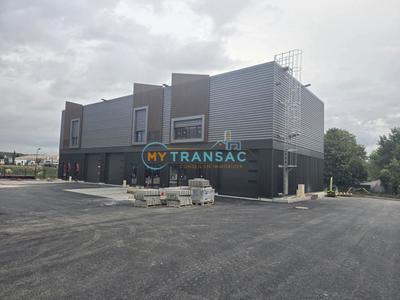 Local d'activité / Entrepôt - 239 m²