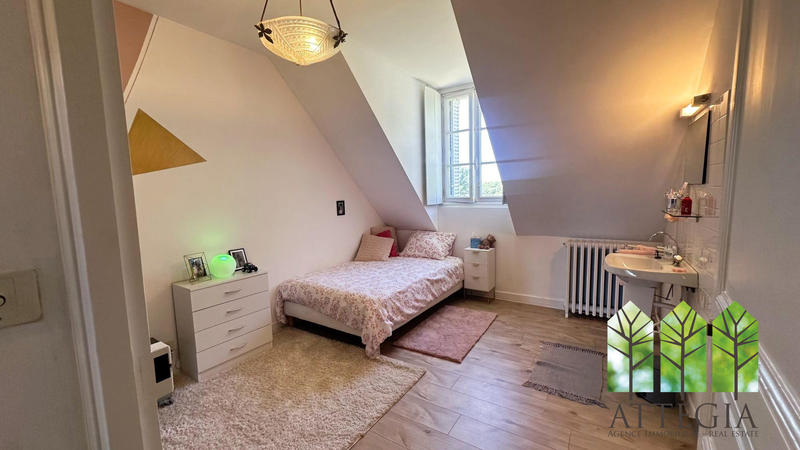 Maison - 317 m² - 14 pièces