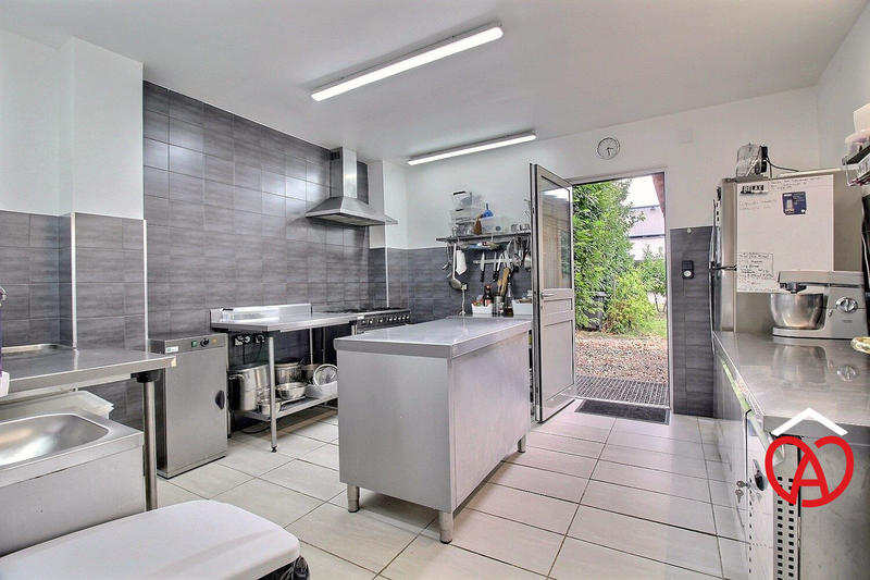 Local commercial - 300 m² - 7 pièces