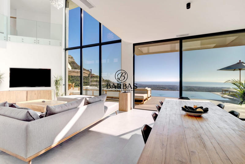 Maison - 445 m² - 8 pièces