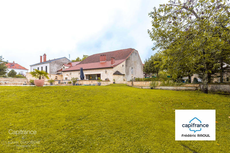 Maison - 240 m² - 8 pièces