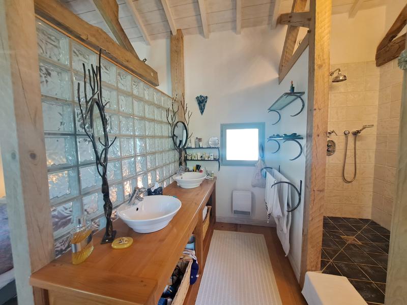 Maison - 362 m² - 9 pièces