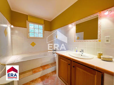 Maison - 142 m² - 8 pièces